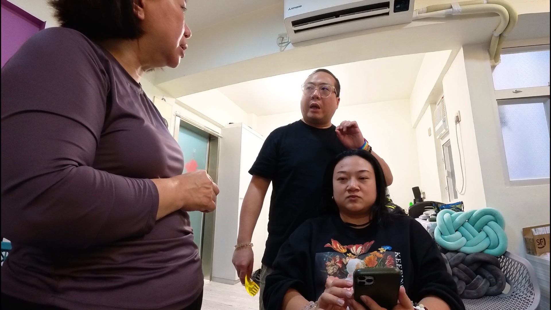 透過工作坊讓大家學習芳香頭療的操作