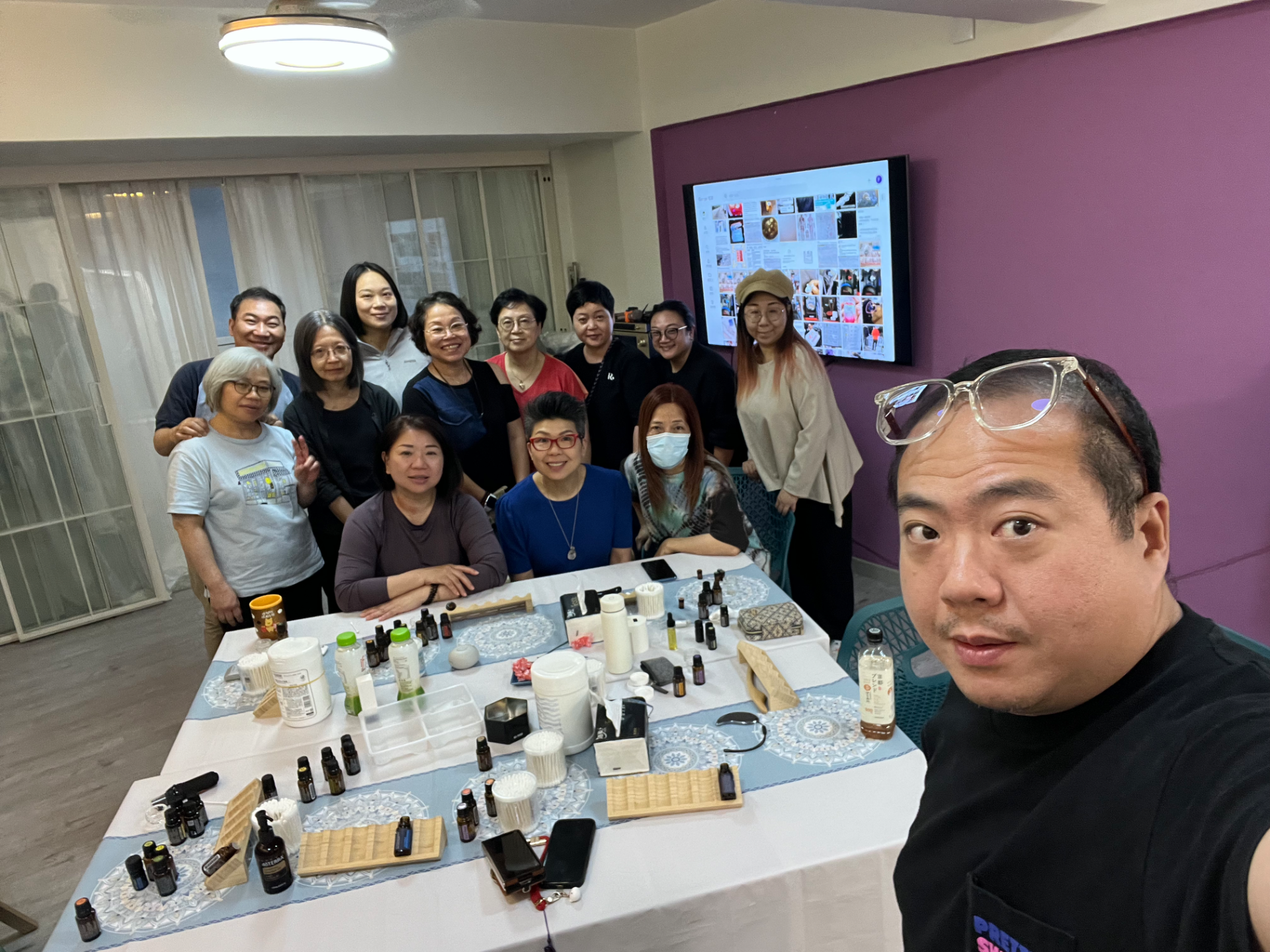 定期開辦工作坊課堂,讓大家學識相關知識與技能,幫助身邊的家人朋友